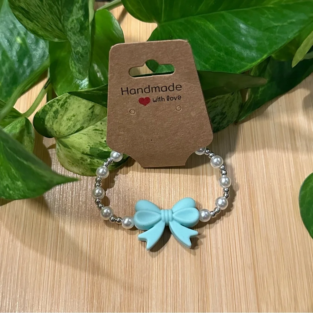 ✨Kids’ Pearl & Silver Stretchy Beaded Bracelet | Handmade | Silicone Bow Accent🎀 - Picture 1 of 1